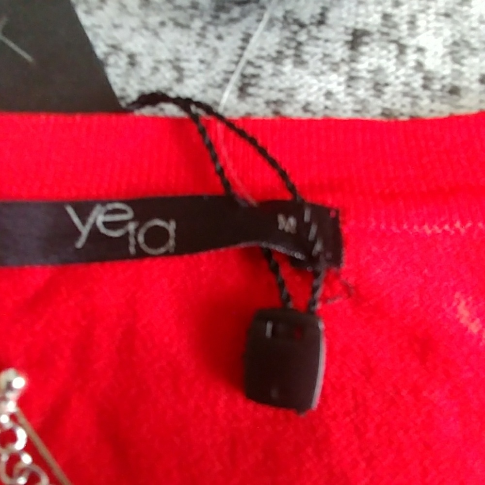 Red top - Picture 2 of 4